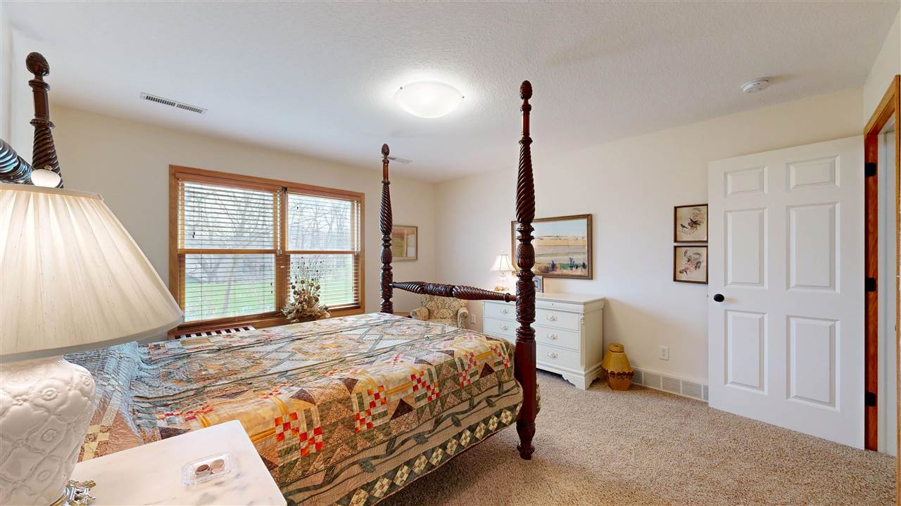 2096 Glen Oaks Drive Coralville IA 52241