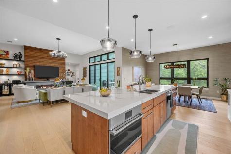 2858 Buckle Down Circle Iowa City IA 52245