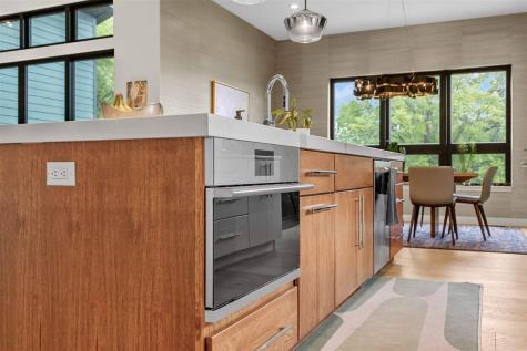 2858 Buckle Down Circle Iowa City IA 52245