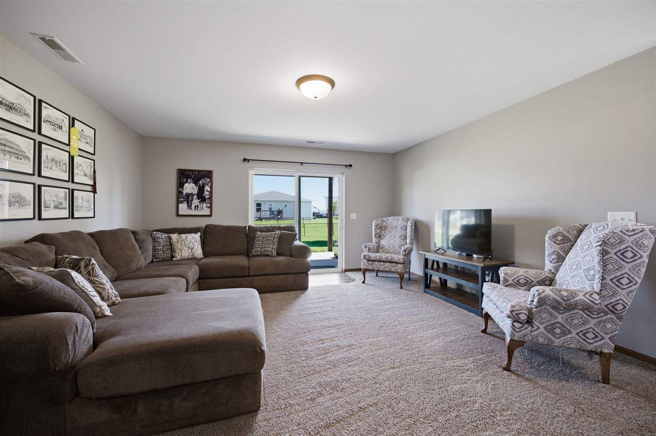252 Sierra Park Drive Hills IA 52235