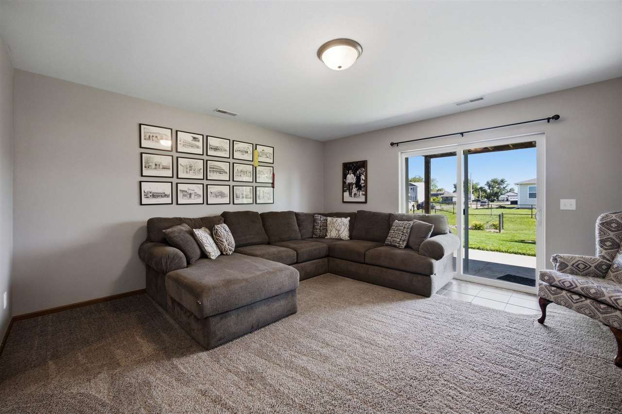 252 Sierra Park Drive Hills IA 52235