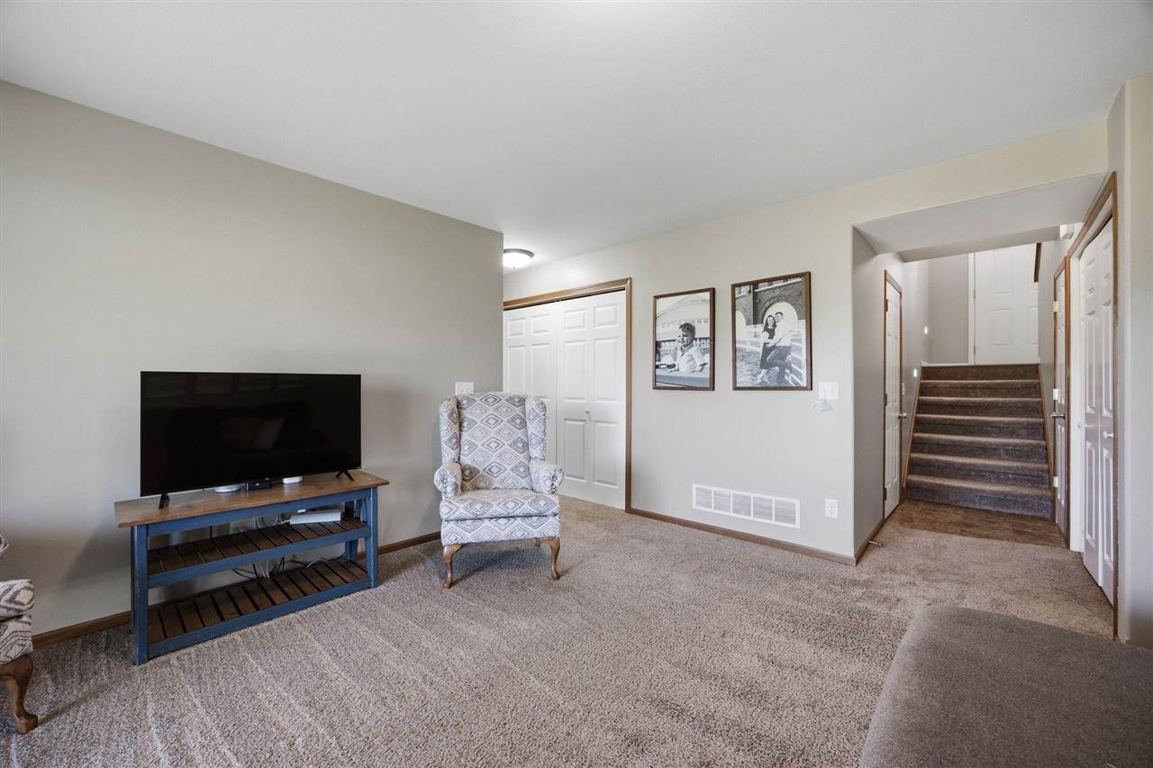 252 Sierra Park Drive Hills IA 52235