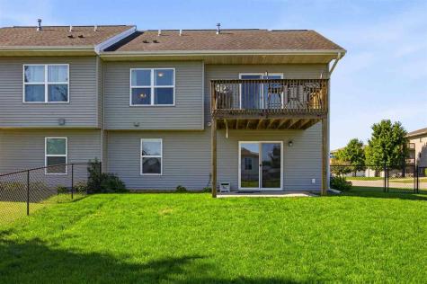 252 Sierra Park Drive Hills IA 52235