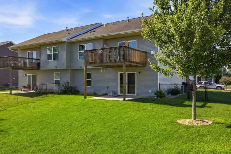 252 Sierra Park Drive Hills IA 52235