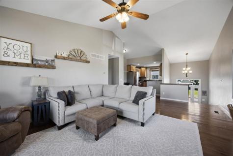 252 Sierra Park Drive Hills IA 52235