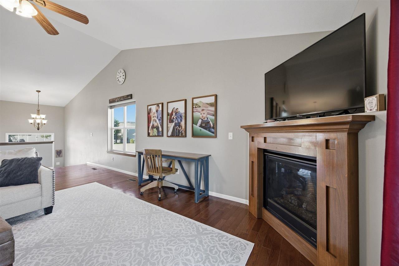252 Sierra Park Drive Hills IA 52235