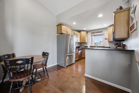 252 Sierra Park Drive Hills IA 52235