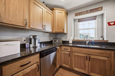 252 Sierra Park Drive Hills IA 52235