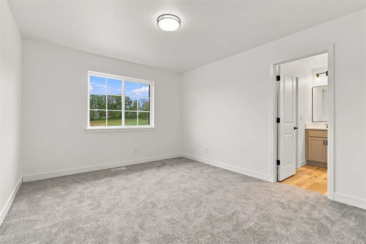 1306 E Gable Way Tiffin IA 52340