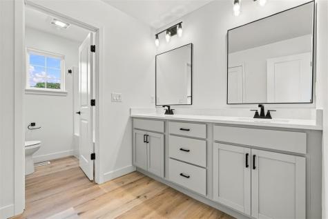 1306 E Gable Way Tiffin IA 52340