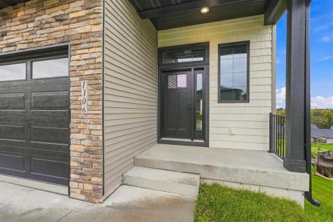 1306 E Gable Way Tiffin IA 52340