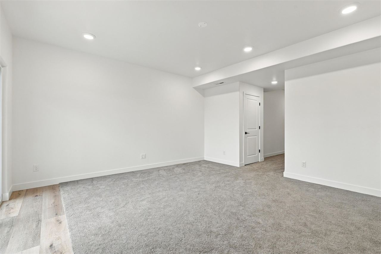 1306 E Gable Way Tiffin IA 52340