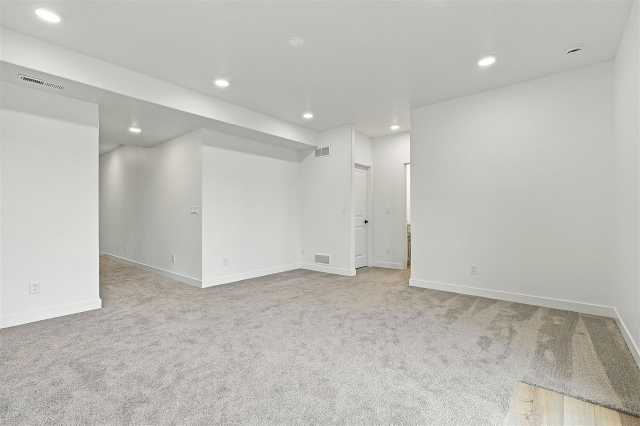 1306 E Gable Way Tiffin IA 52340