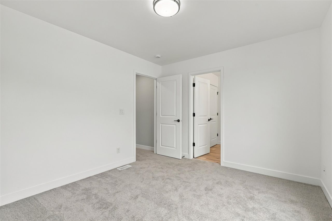 1306 E Gable Way Tiffin IA 52340