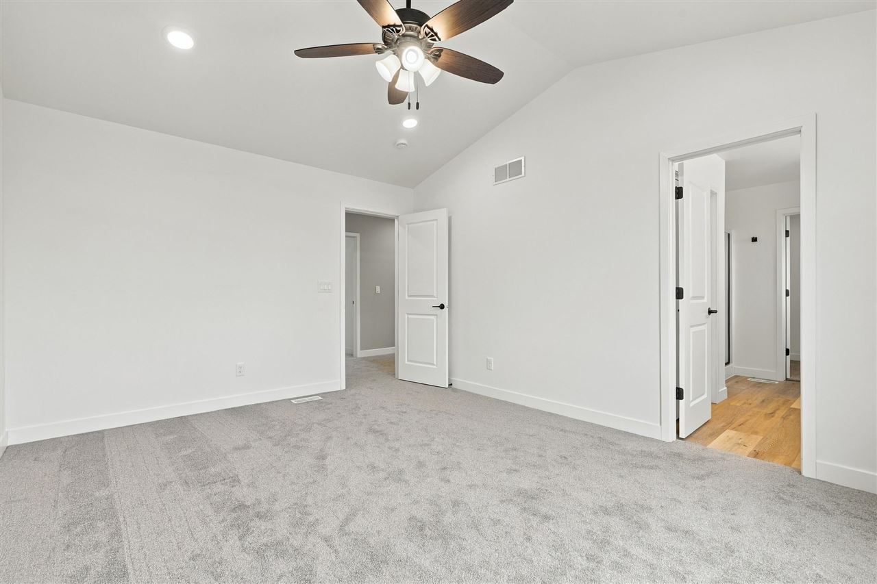 1306 E Gable Way Tiffin IA 52340