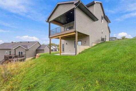 1306 E Gable Way Tiffin IA 52340