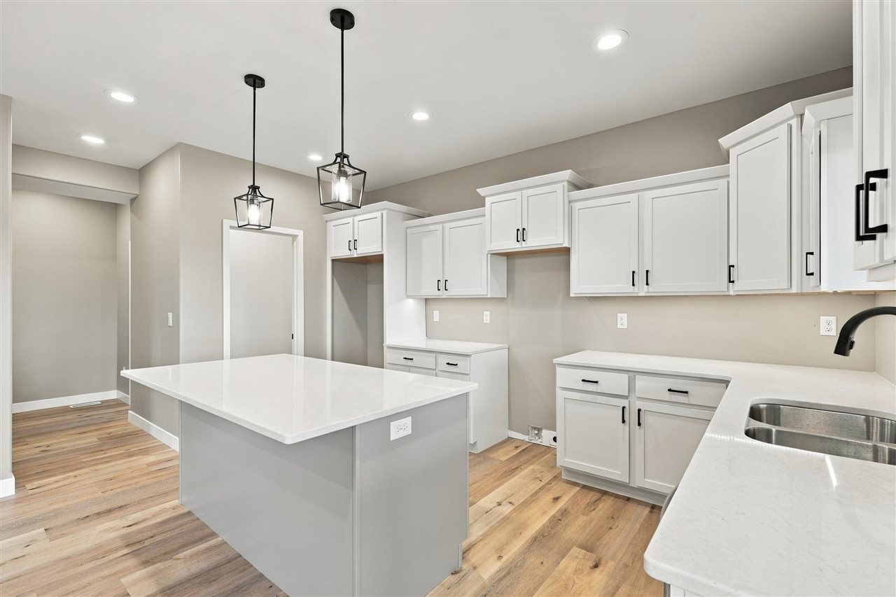 1306 E Gable Way Tiffin IA 52340