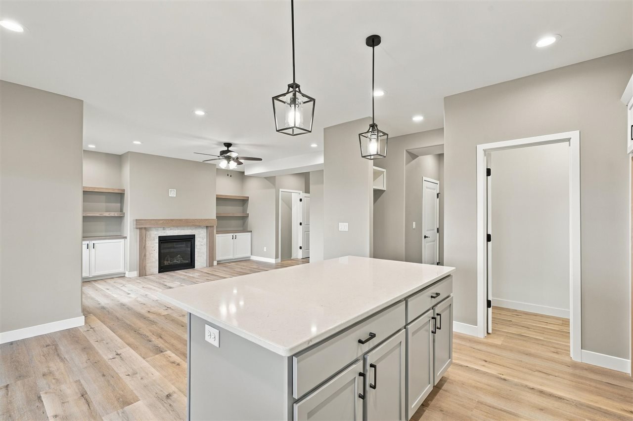 1306 E Gable Way Tiffin IA 52340