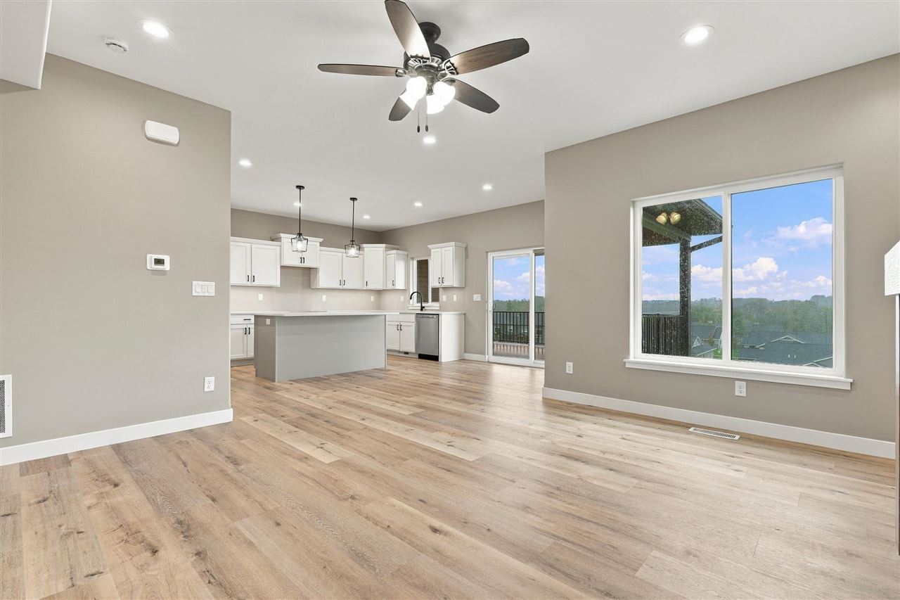 1306 E Gable Way Tiffin IA 52340