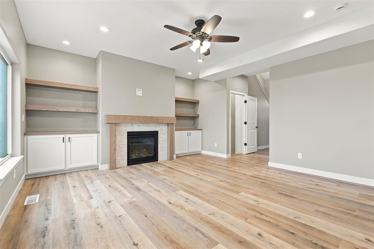 1306 E Gable Way Tiffin IA 52340