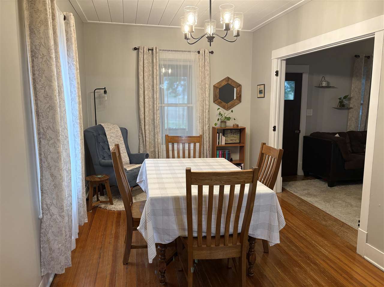 515 S Riggs Street Lone Tree IA 52755