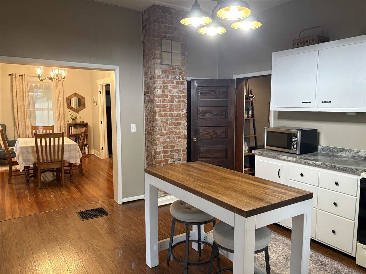 515 S Riggs Street Lone Tree IA 52755
