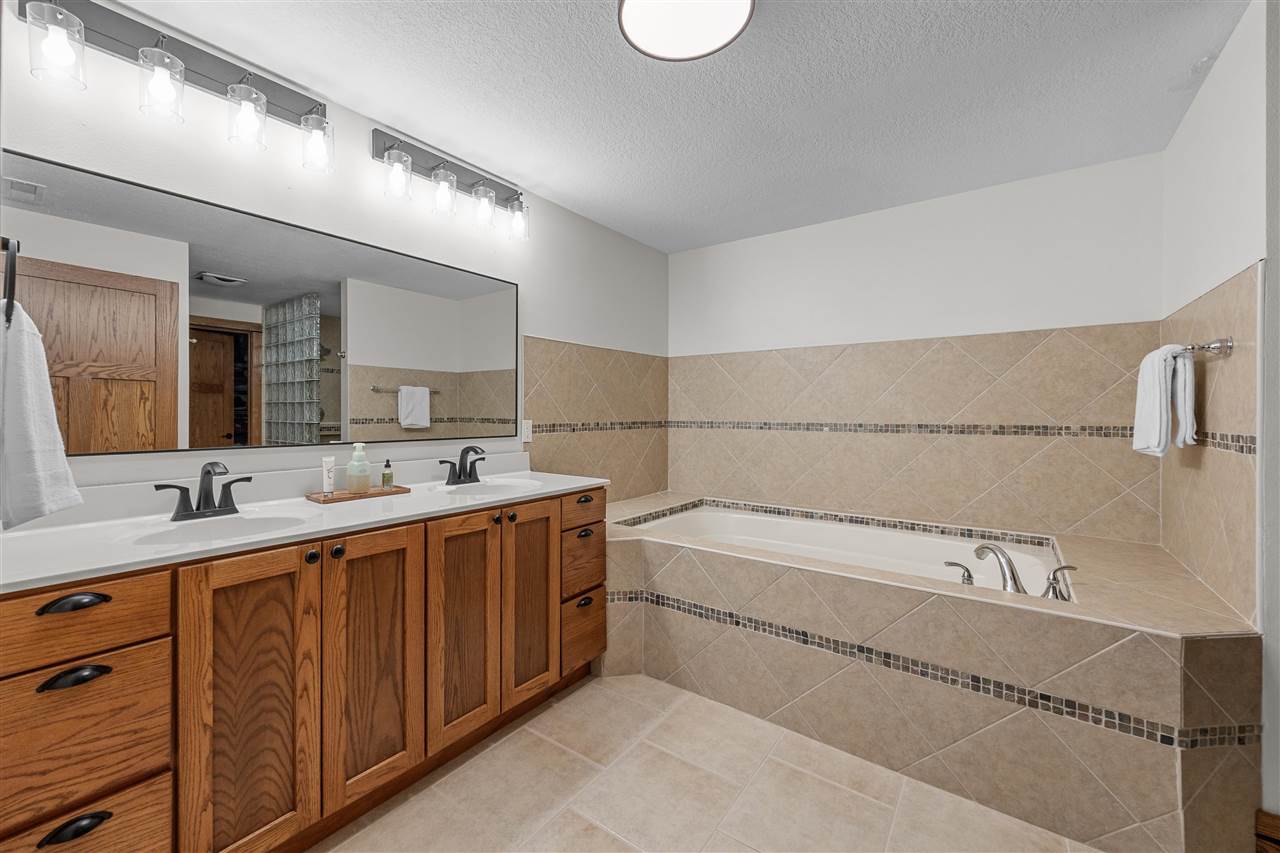 121 Pheasant Run West Branch IA 52358