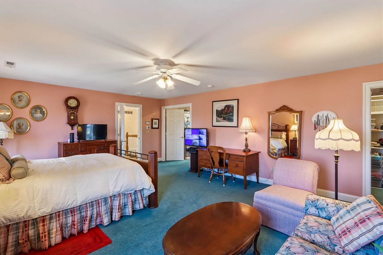 1 Acorn Court Iowa City IA 52246