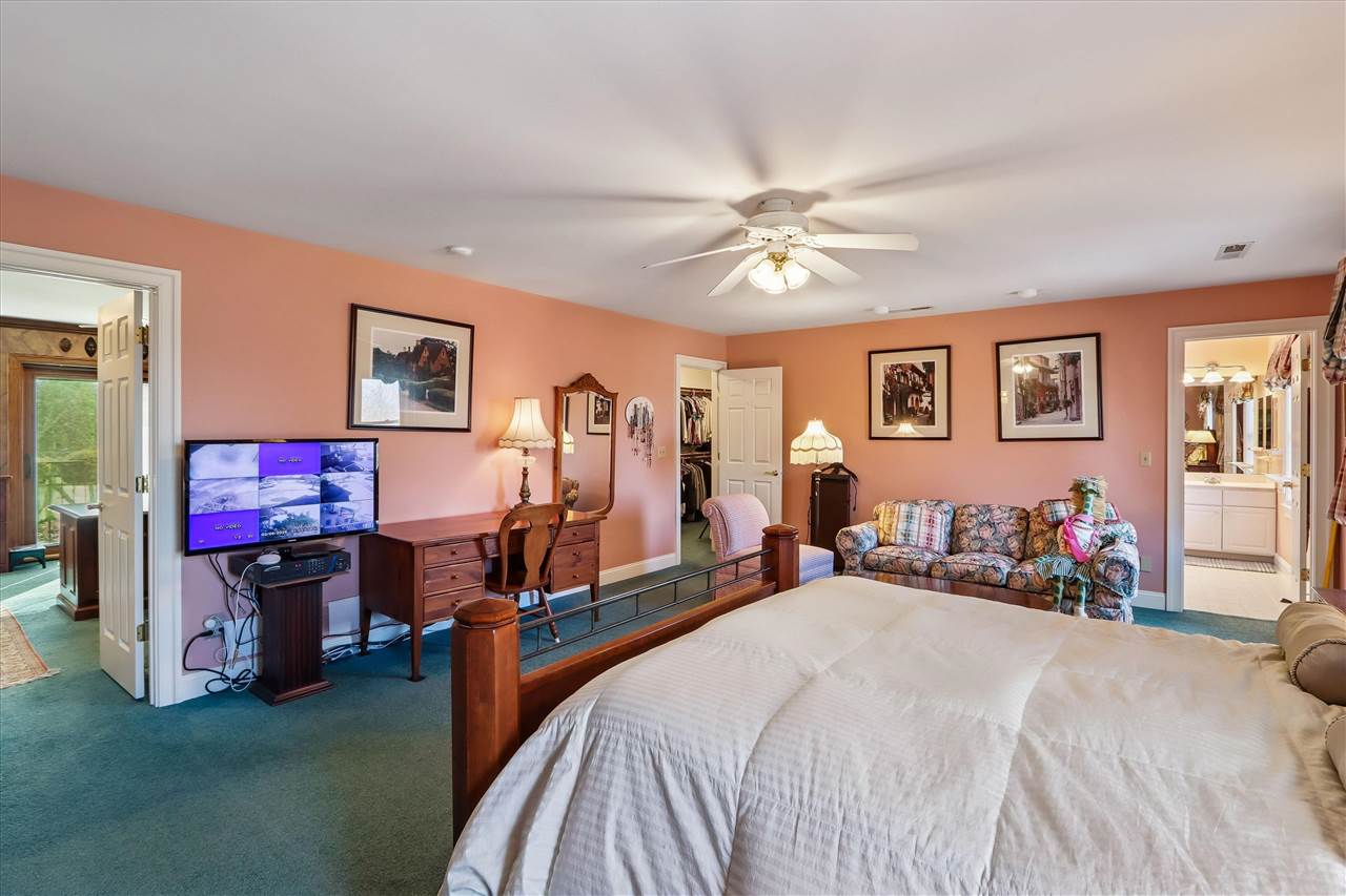1 Acorn Court Iowa City IA 52246