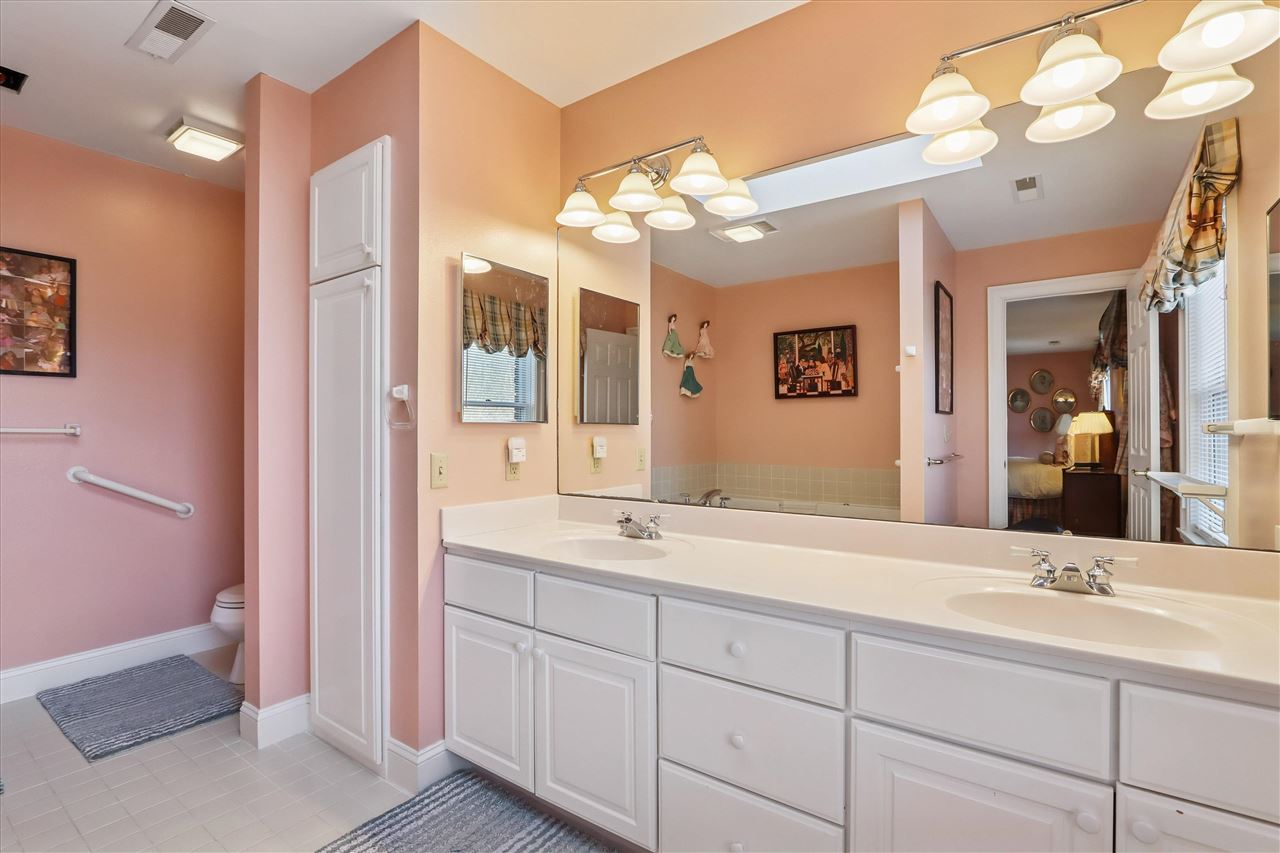 1 Acorn Court Iowa City IA 52246
