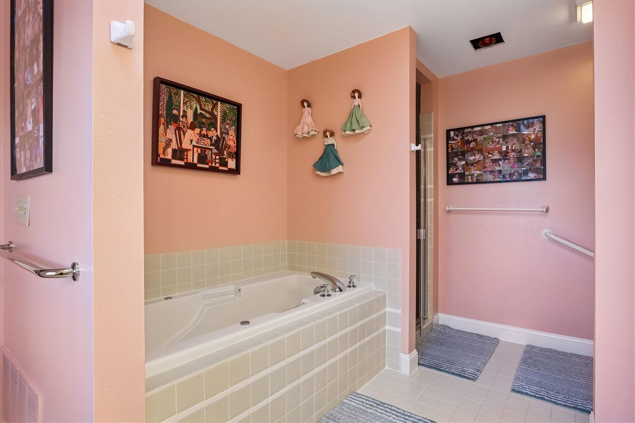 1 Acorn Court Iowa City IA 52246