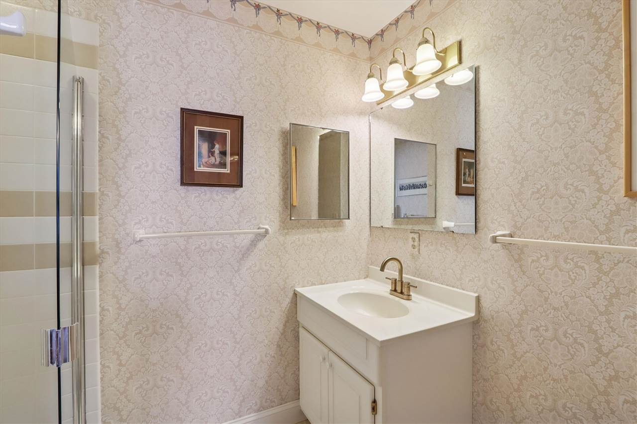 1 Acorn Court Iowa City IA 52246