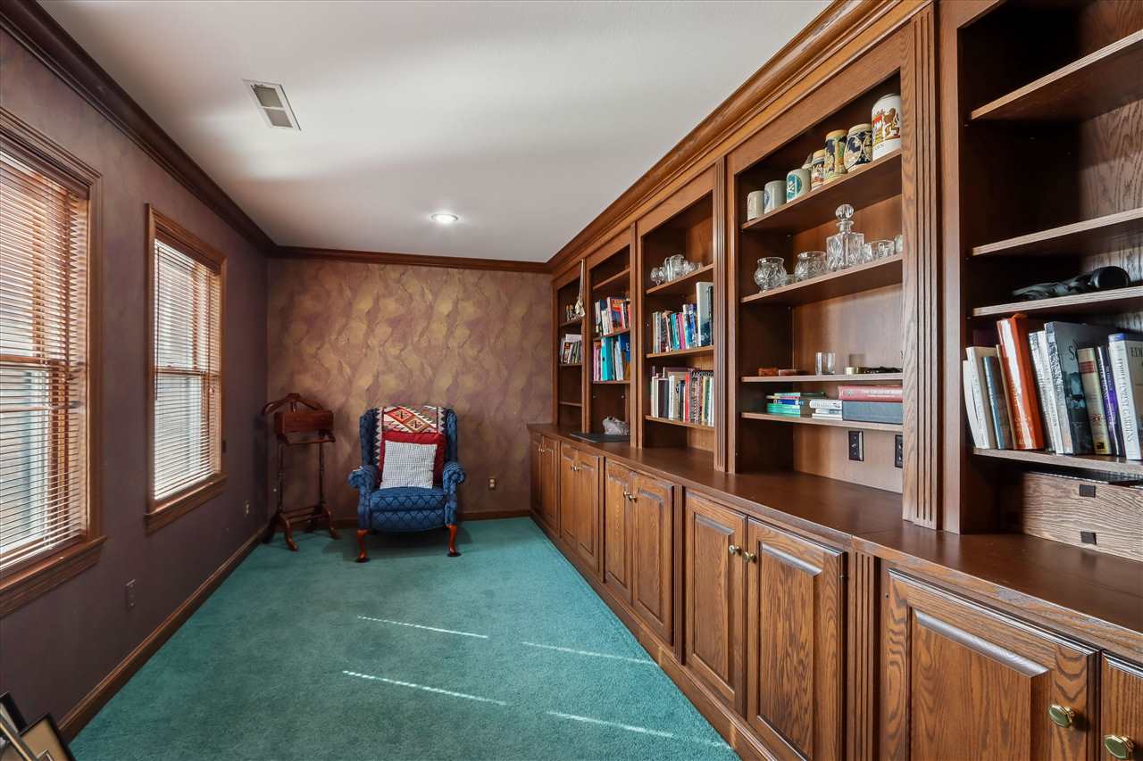 1 Acorn Court Iowa City IA 52246