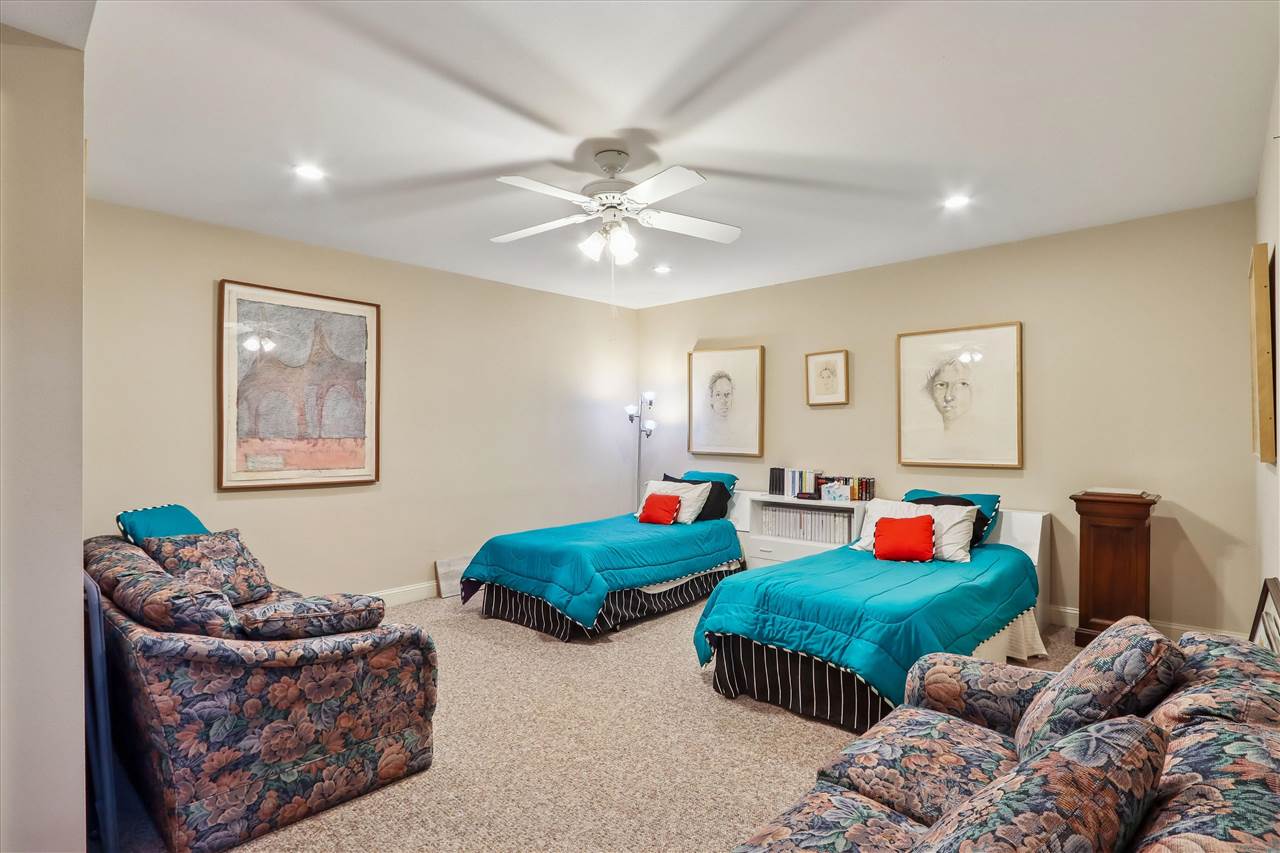 1 Acorn Court Iowa City IA 52246
