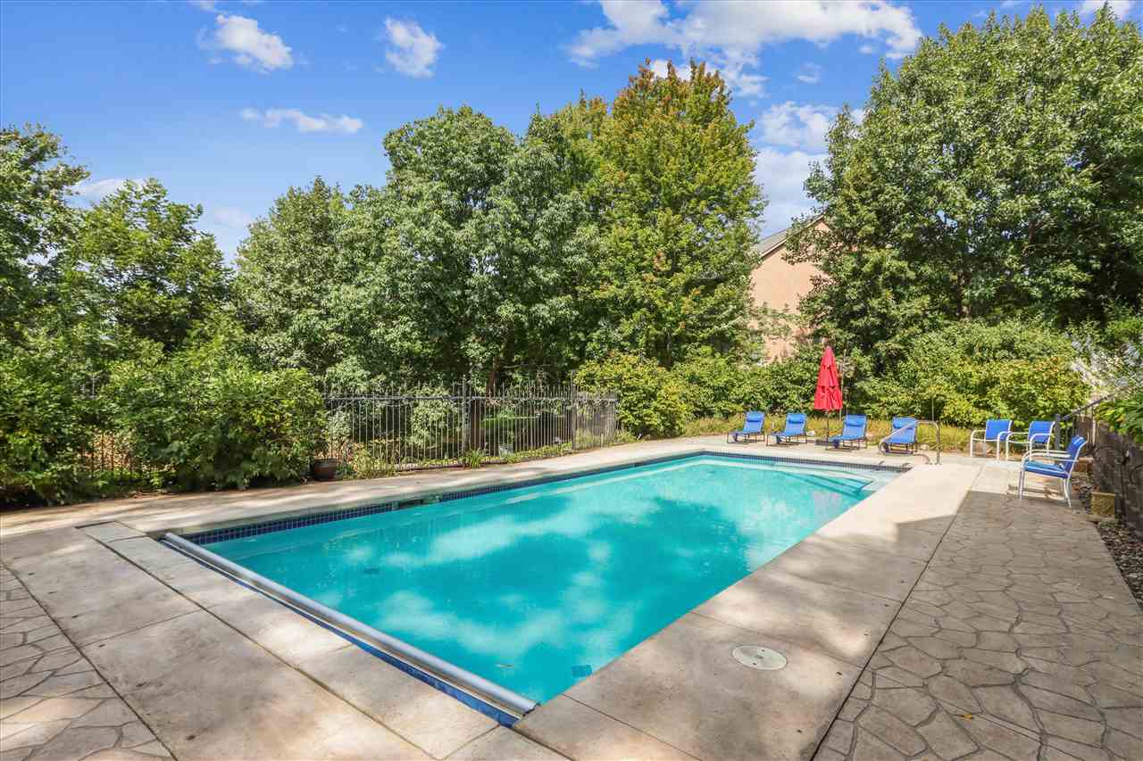 1 Acorn Court Iowa City IA 52246
