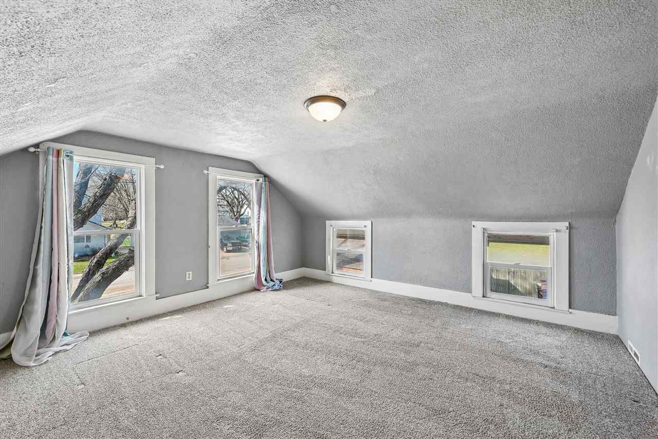 5930 Troy Mills Road Coggon IA 52218