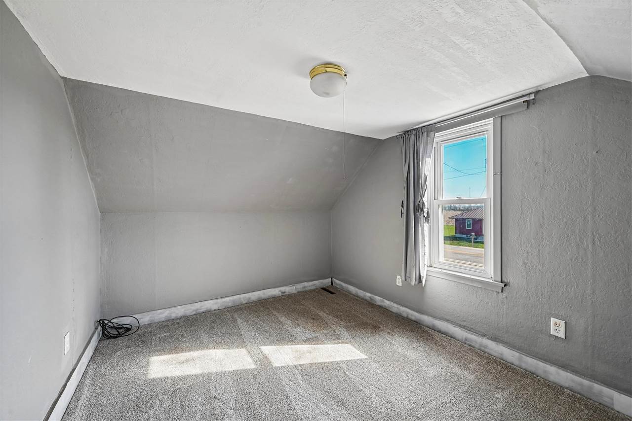 5930 Troy Mills Road Coggon IA 52218