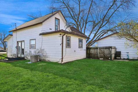 5930 Troy Mills Road Coggon IA 52218