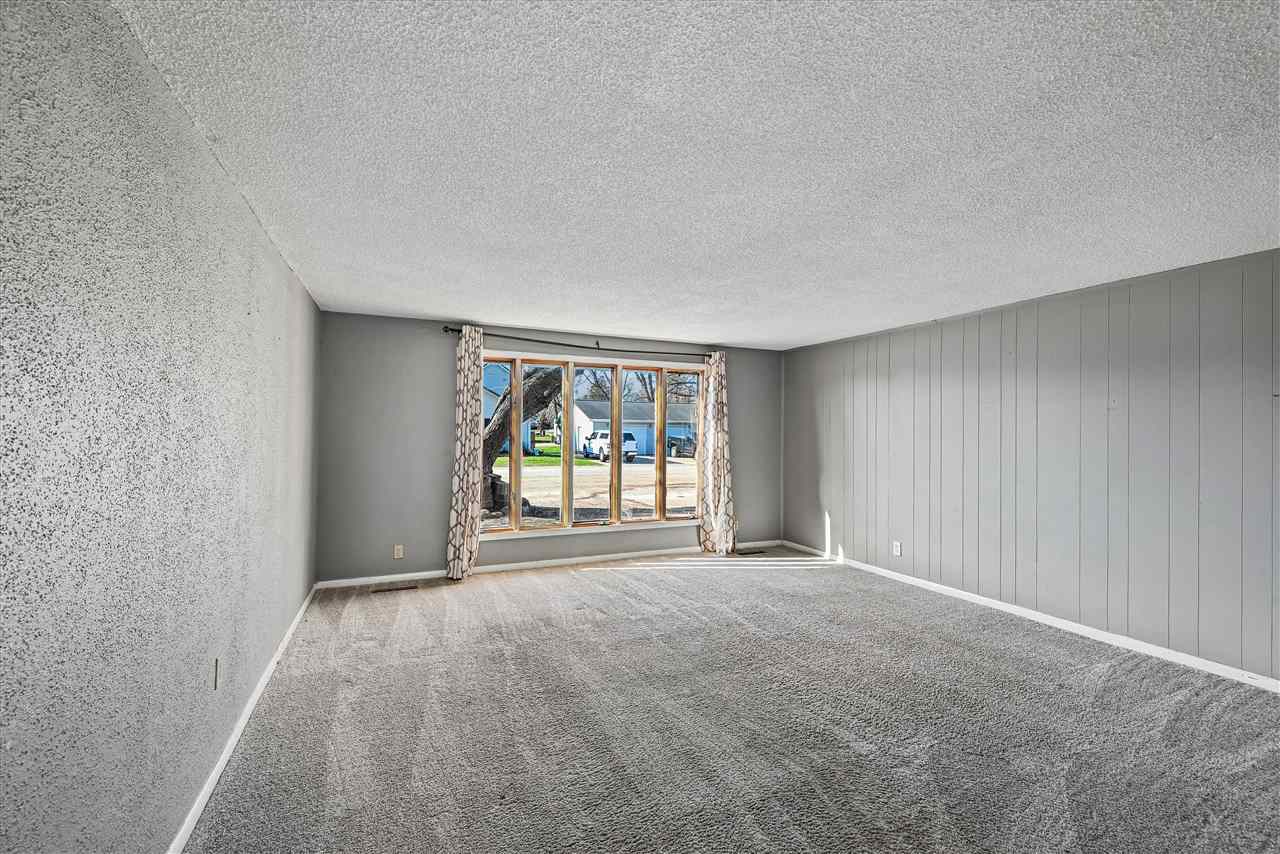 5930 Troy Mills Road Coggon IA 52218