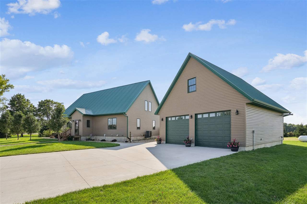 2153 Central City Road Central City IA 52214