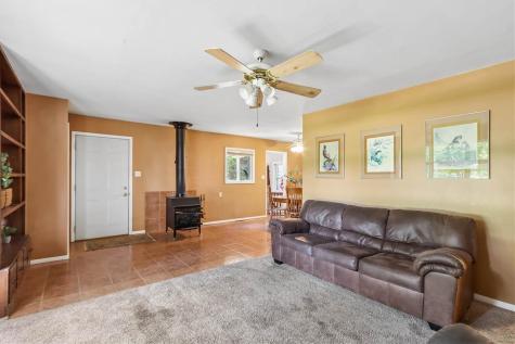 106 Wyman Drive Williamsburg IA 52361