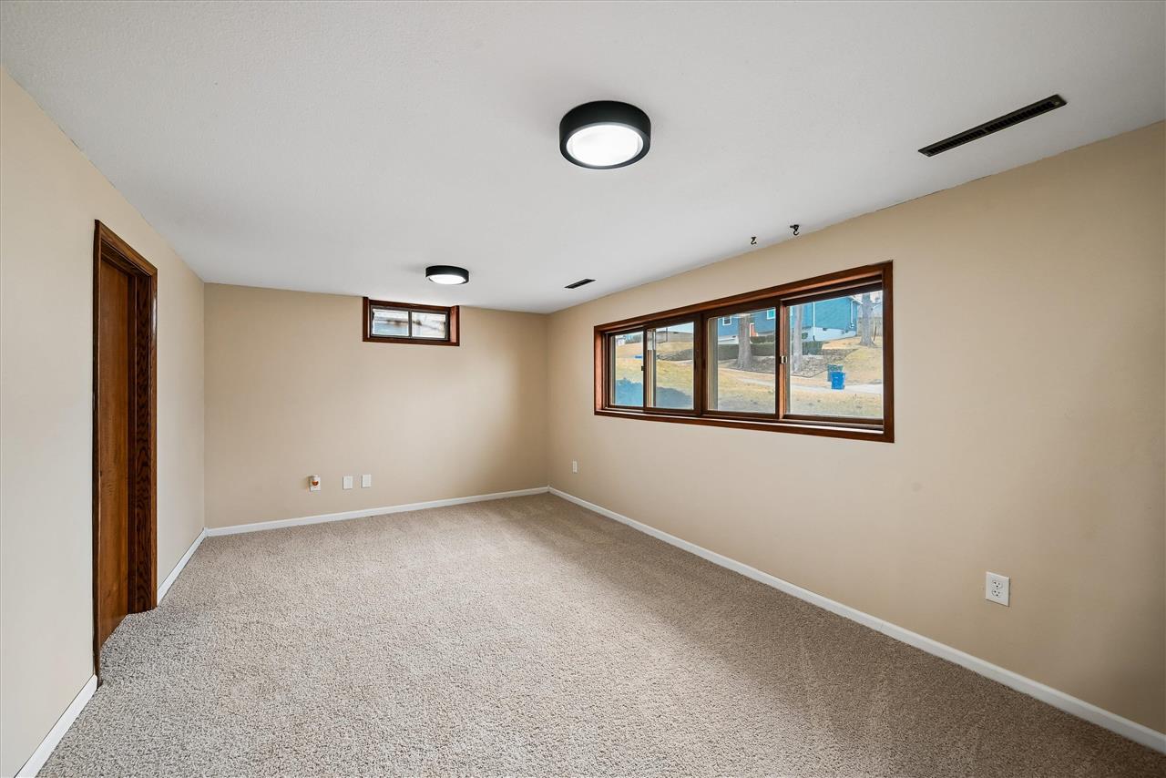 3632 Lynbrook Drive NE Cedar Rapids IA 52402