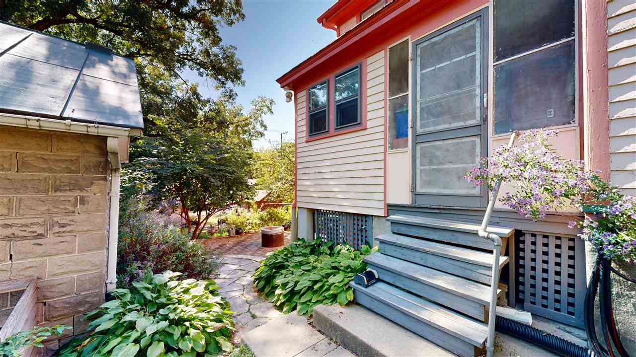 523 Brown Street Iowa City IA 52245