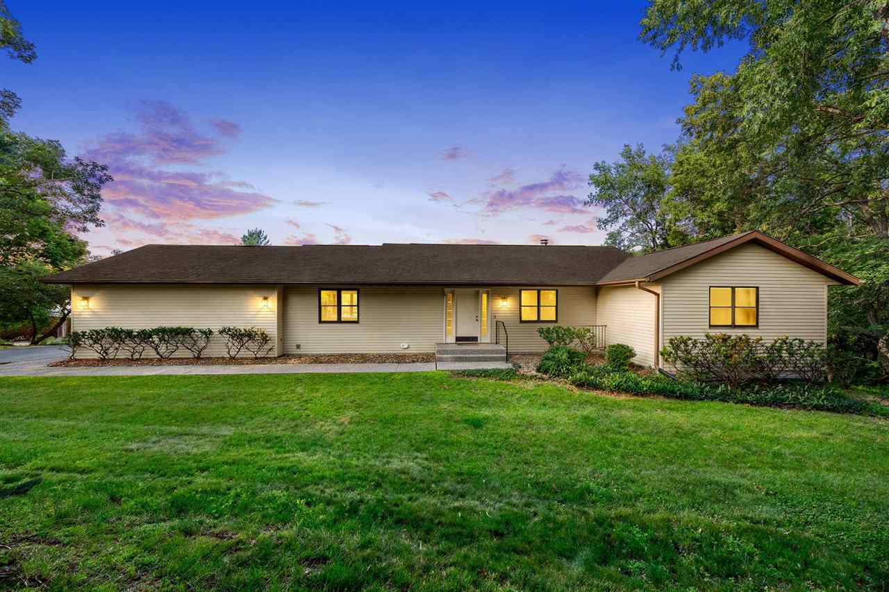 37 Lakeview Knoll NE Iowa City IA 52240