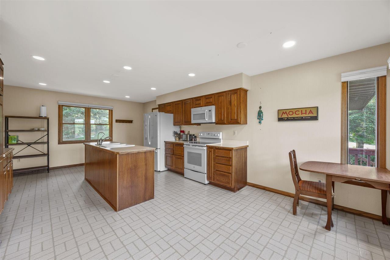 37 Lakeview Knoll NE Iowa City IA 52240