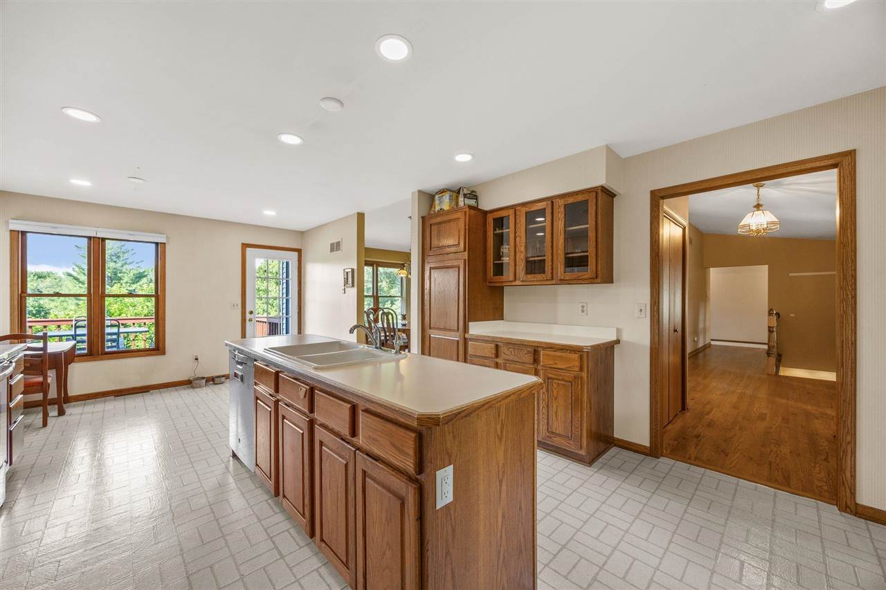 37 Lakeview Knoll NE Iowa City IA 52240