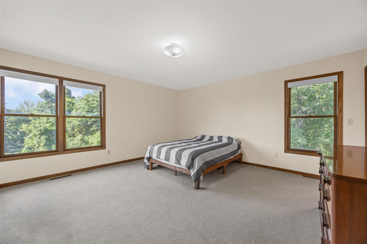 37 Lakeview Knoll NE Iowa City IA 52240