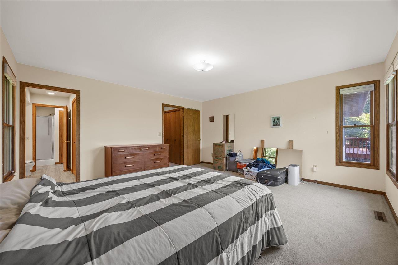 37 Lakeview Knoll NE Iowa City IA 52240