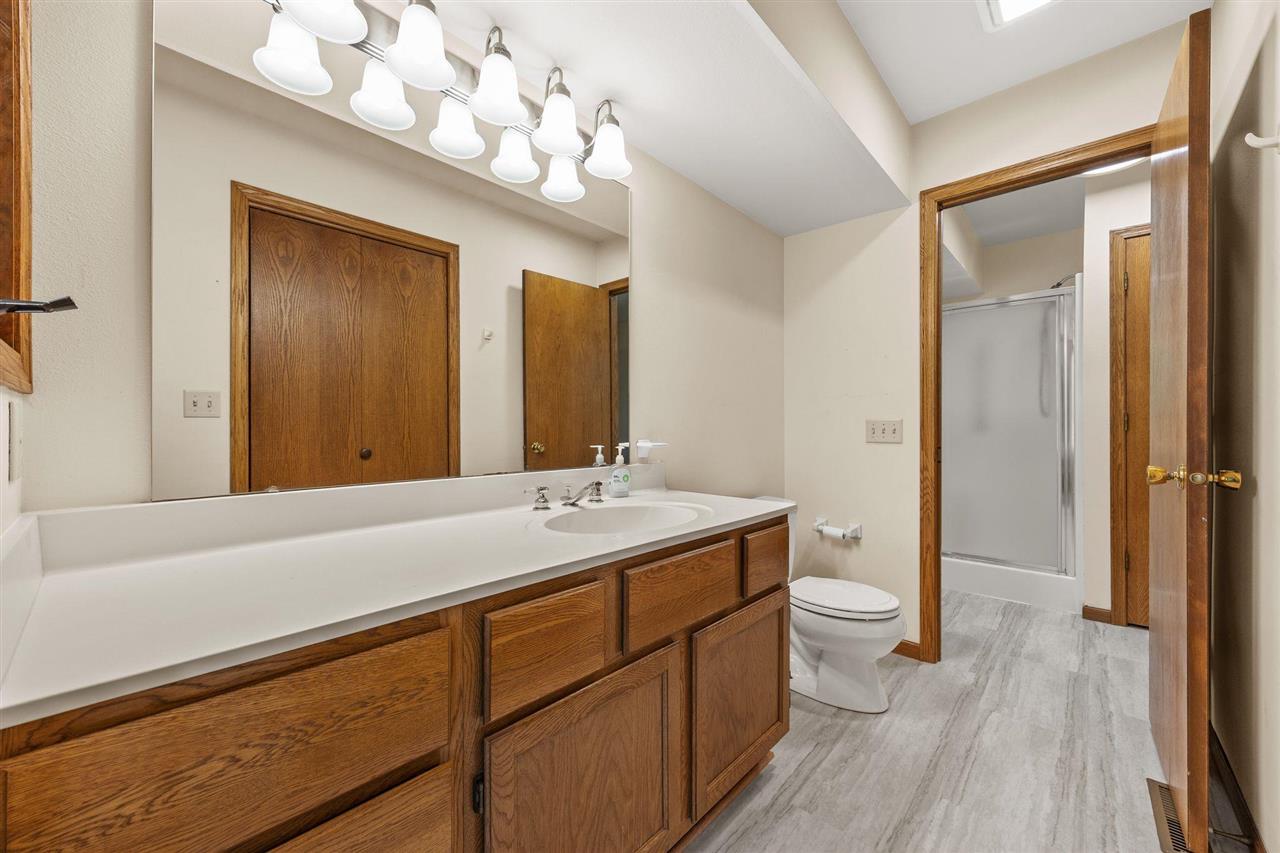 37 Lakeview Knoll NE Iowa City IA 52240