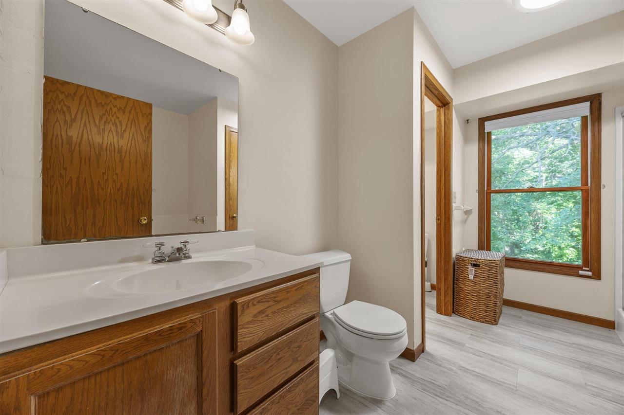 37 Lakeview Knoll NE Iowa City IA 52240